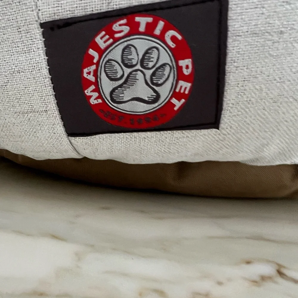 MAJESTIC CAT BEIGE IVORY PITA BED